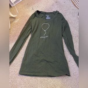 Long sleeve never worn. WE WILL LINT ROLL 😂😂